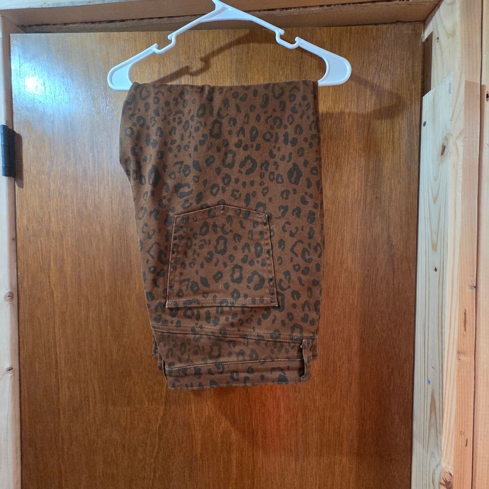 Universal Thread Brown Leopard-Print Jeans - Picture 2 of 11